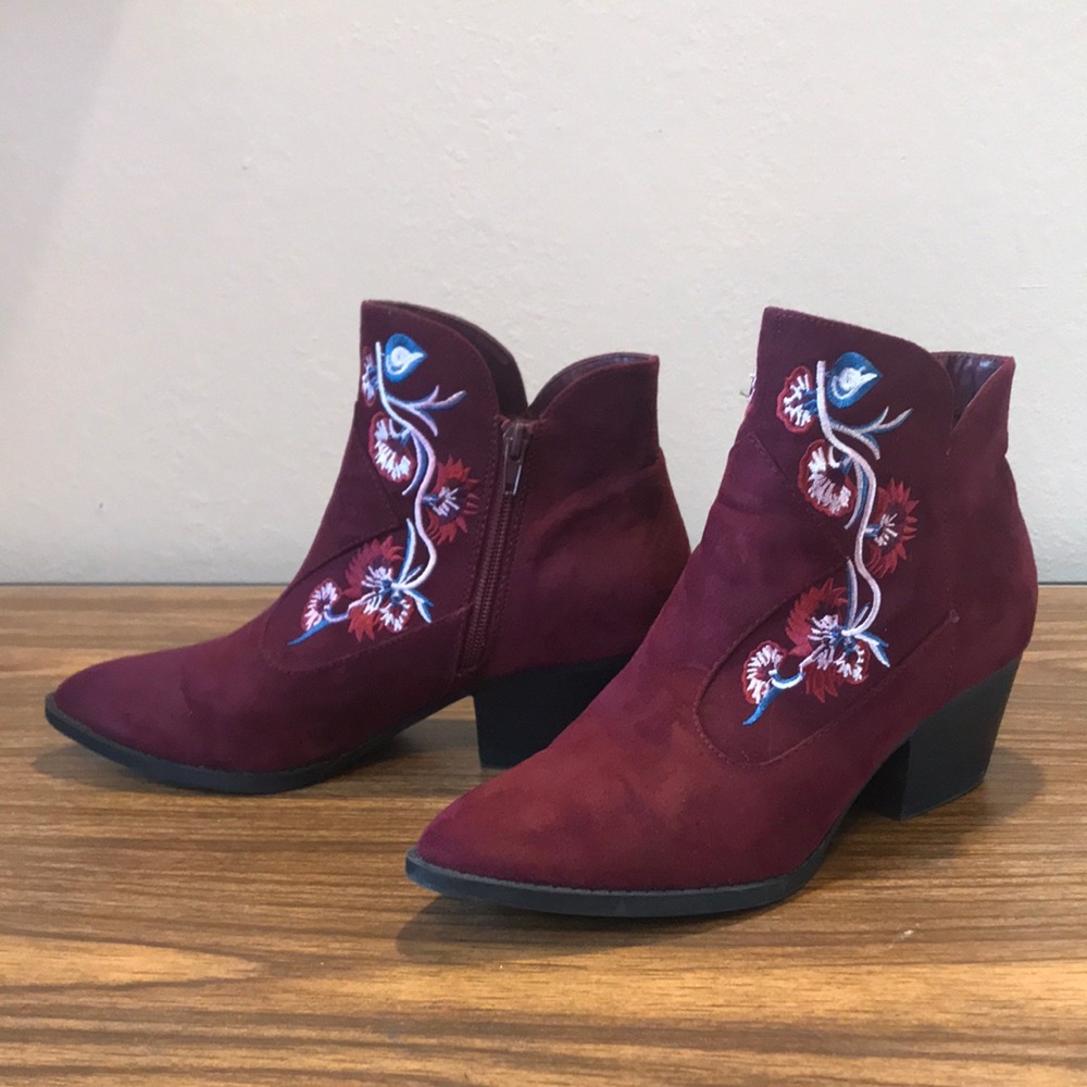Burgundy booties with flower details